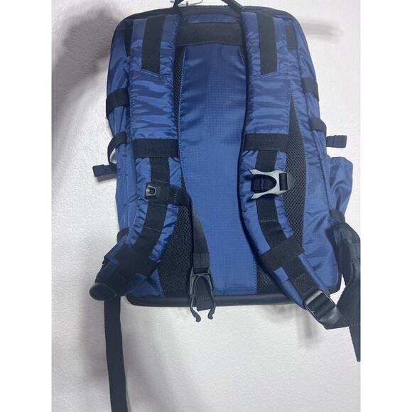 Oakley NEW Backpack Blue Outdoor Backpack Compartments Insulated Pocket - Picture 9 of 16